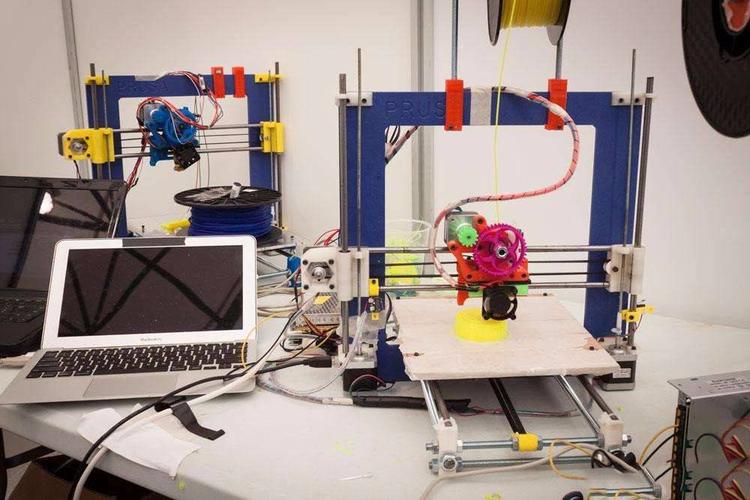 内蒙古科技大学宿舍微工厂3d打印创新产品受欢迎